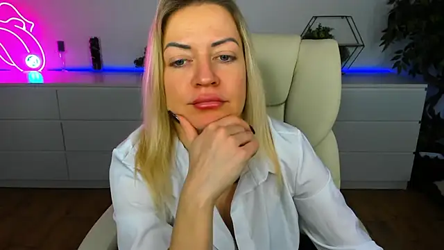 Snapshot of Anna_Snows chatting on November 25, 6:35 am Anna Snows online show from November 25, 6:35 am