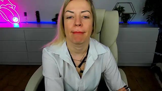 Snapshot of Anna_Snows chatting on November 26, 6:36 am Anna Snows online show from November 26, 6:36 am