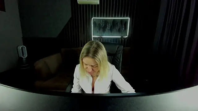 Snapshot of Anna_Snows chatting on December 14, 6:30 am Anna Snows online show from December 14, 6:30 am