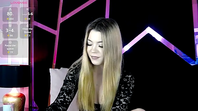 Breezelle online show from December 15, 5:50 pm