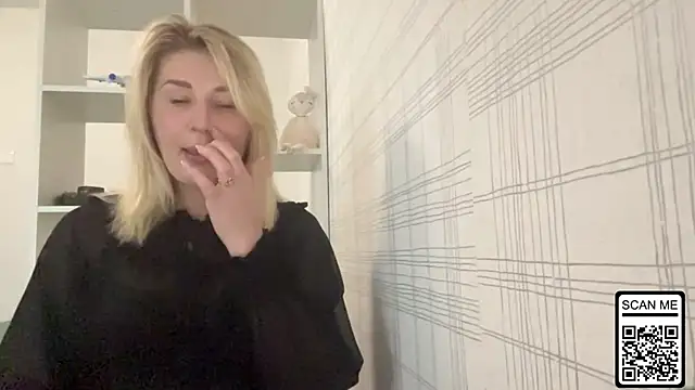 Blondie xoxoxo online show from November 17, 7:58 am