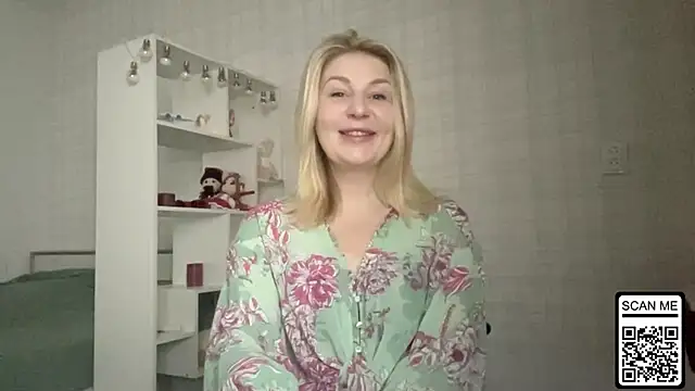 Blondie xoxoxo online show from February 3, 6:40 am