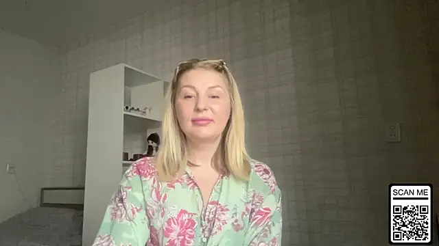 Blondie xoxoxo online show from February 6, 1:25 pm