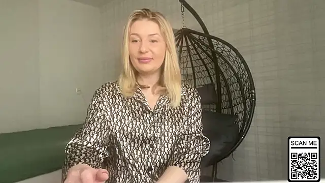 Blondie xoxoxo online show from April 12, 1:05 pm