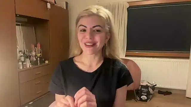 Snapshot of princess17 chatting on December 19, 3:13 am princess17 online show from December 19, 3:13 am