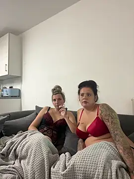 Snapshot of Charsworld chatting on October 17, 9:01 am Charsworld online show from October 17, 9:01 am