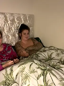 Snapshot of Charsworld chatting on November 27, 5:37 pm Charsworld online show from November 27, 5:37 pm