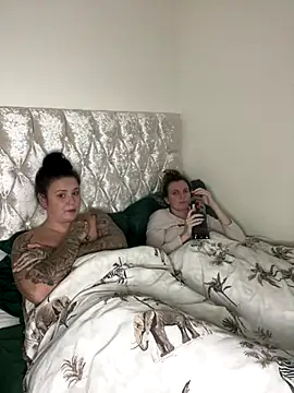 Snapshot of Charsworld chatting on December 18, 5:52 pm Charsworld online show from December 18, 5:52 pm