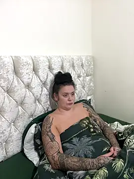 Snapshot of Charsworld chatting on December 22, 9:39 am Charsworld online show from December 22, 9:39 am