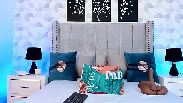 natasha moreno online show from February 19, 12:34 pm