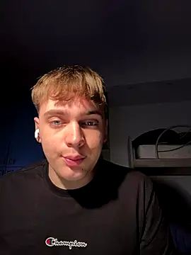 Snapshot of Fappatore_Nato05 chatting on October 11, 1:05 am Fappatore Nato05 online show from October 11, 1:05 am