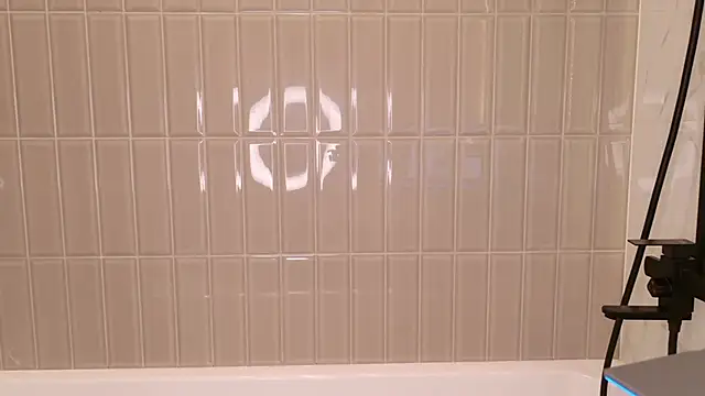 Snapshot of shes_rebel chatting on December 22, 9:45 pm shes rebel online show from December 22, 9:45 pm