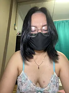 melyiaaa online show from February 7, 3:38 pm