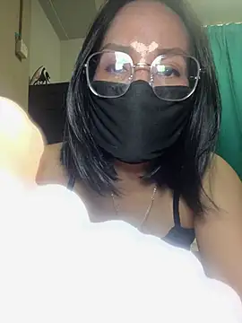 melyiaaa online show from February 15, 2:14 pm