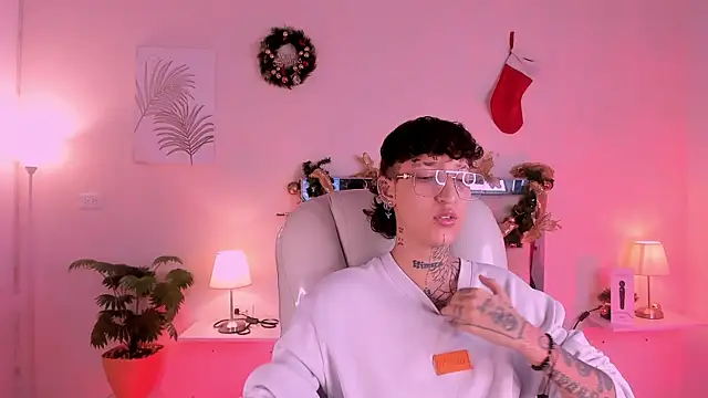 Luci Rose online show from December 2, 3:34 am