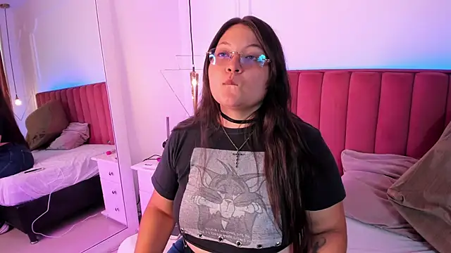 Tessa Sinclaire online show from April 2, 8:28 pm