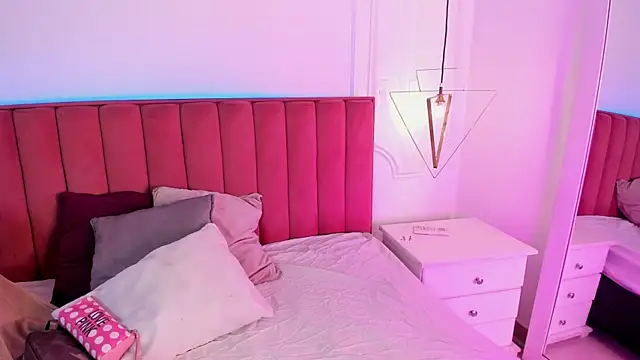 Tessa Sinclaire online show from April 17, 8:34 pm