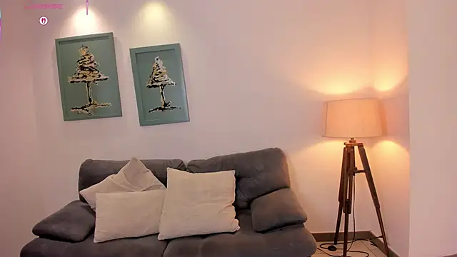 VeronicaBlue online show from October 31, 9:43 am