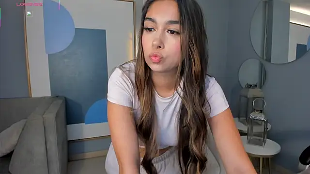 Snapshot of VeronicaBlue chatting on June 29, 10:10 am VeronicaBlue online show from June 29, 10:10 am