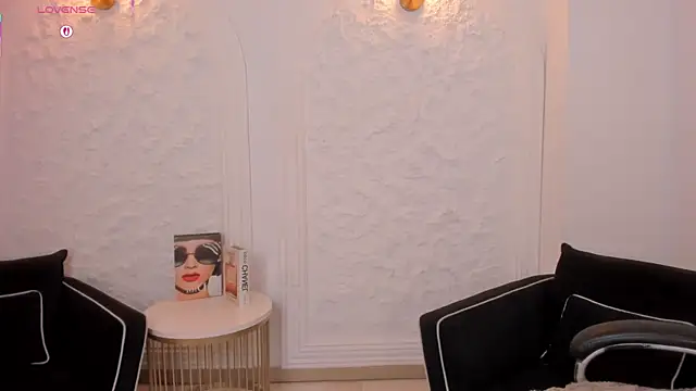 Snapshot of VeronicaBlue chatting on July 28, 2:13 pm VeronicaBlue online show from July 28, 2:13 pm