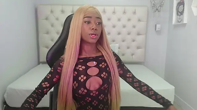 Snapshot of candyy_ebony chatting on October 10, 12:59 pm candyy ebony online show from October 10, 12:59 pm