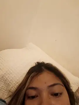 Snapshot of briannalove222 chatting on February 28, 3:18 am briannalove222 online show from February 28, 3:18 am