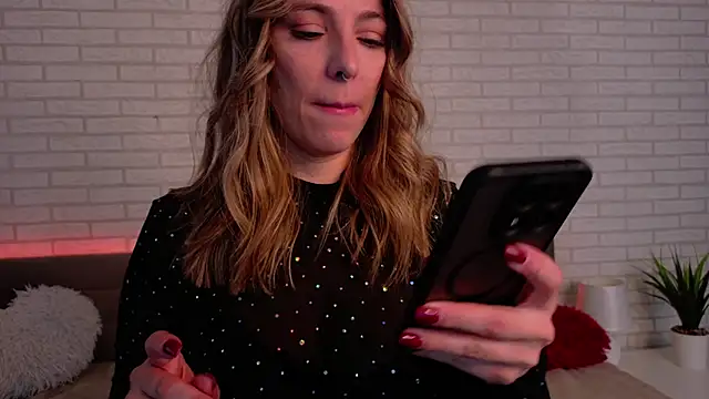 Snapshot of evafolver chatting on February 10, 11:14 am evafolver online show from February 10, 11:14 am