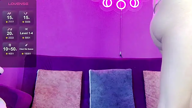 Snapshot of Maylu_Fox chatting on October 23, 3:22 pm Maylu Fox online show from October 23, 3:22 pm