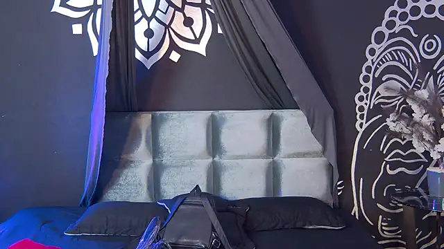 Snapshot of Maylu_Fox chatting on October 27, 11:58 am Maylu Fox online show from October 27, 11:58 am