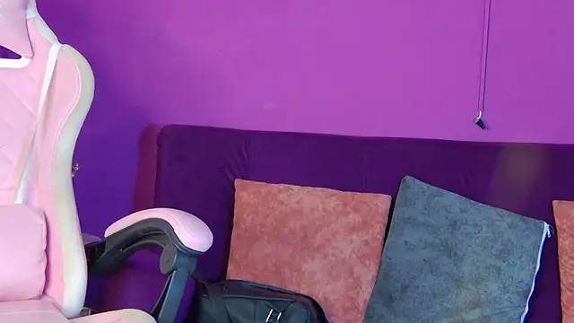 Snapshot of Maylu_Fox chatting on November 4, 1:32 pm Maylu Fox online show from November 4, 1:32 pm