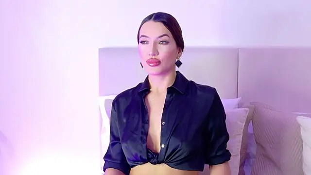 Snapshot of Bella-taylorr chatting on September 9, 9:47 pm Bella-taylorr online show from September 9, 9:47 pm