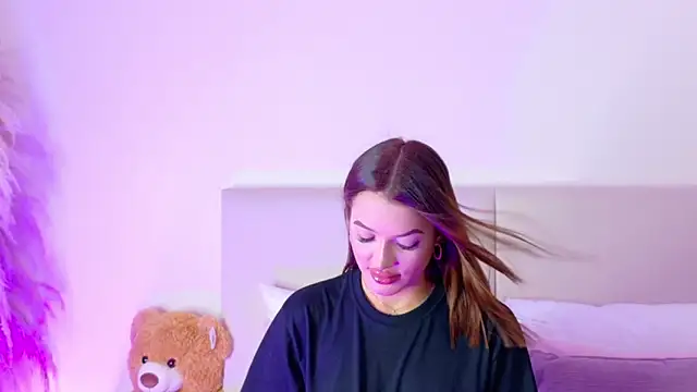 Snapshot of Bella-taylorr chatting on October 7, 2:14 pm Bella-taylorr online show from October 7, 2:14 pm
