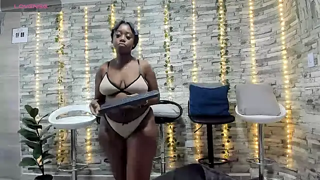 Snapshot of eroticgirls_xx chatting on October 16, 11:00 am eroticgirls xx online show from October 16, 11:00 am