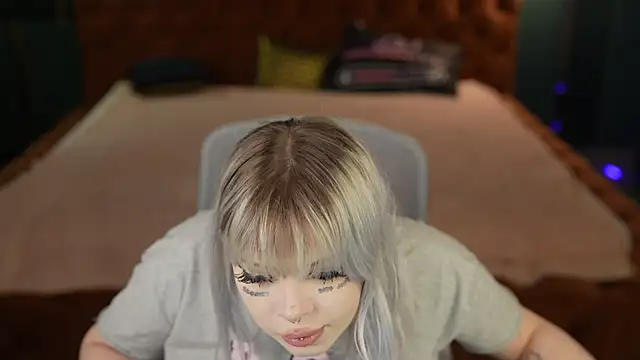 Yuki sun online show from November 8, 3:23 pm