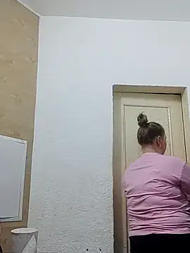 Kiss Eva online show from November 4, 5:34 pm