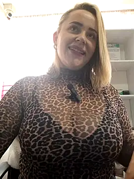 Snapshot of CurvyLust_x chatting on September 13, 2:39 pm CurvyLust x online show from September 13, 2:39 pm