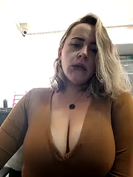 Snapshot of CurvyLust_x chatting on September 18, 2:41 pm CurvyLust x online show from September 18, 2:41 pm
