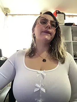 Snapshot of CurvyLust_x chatting on March 25, 1:50 pm CurvyLust x online show from March 25, 1:50 pm