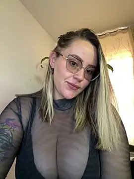 Snapshot of CurvyLust_x chatting on April 16, 1:12 pm CurvyLust x online show from April 16, 1:12 pm