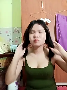 Snapshot of emyeuhss chatting on October 21, 1:56 pm emyeuhss online show from October 21, 1:56 pm