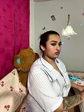 naomirouse  online show from January 12, 3:34 am