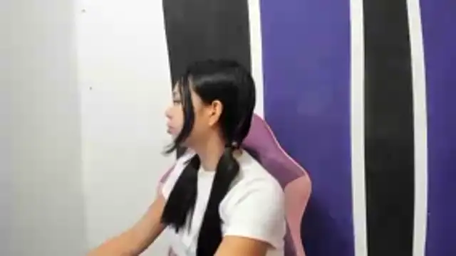 Snapshot of shy_luna18 chatting on January 18, 1:15 pm shy luna18 online show from January 18, 1:15 pm