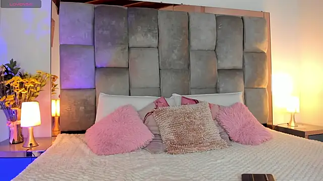 Snapshot of sara_madrid chatting on October 21, 12:17 pm sara madrid online show from October 21, 12:17 pm