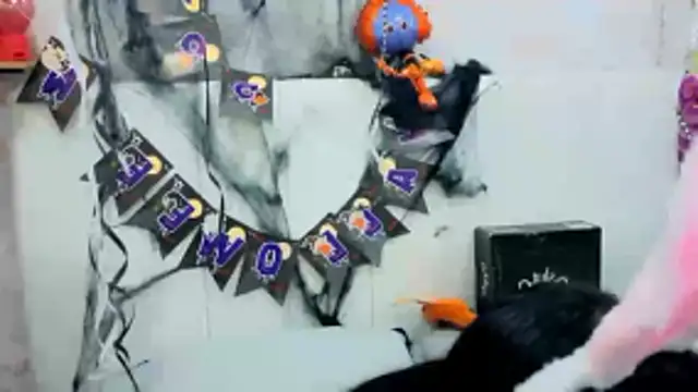 VioletxBloom online show from October 27, 9:30 pm