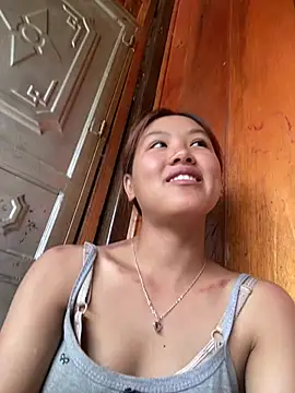 Snapshot of May_nhi chatting on July 13, 3:31 am May nhi online show from July 13, 3:31 am