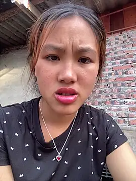 Snapshot of May_nhi chatting on July 24, 10:35 am May nhi online show from July 24, 10:35 am