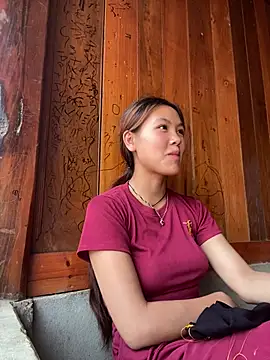 Snapshot of May_nhi chatting on August 5, 9:34 am May nhi online show from August 5, 9:34 am