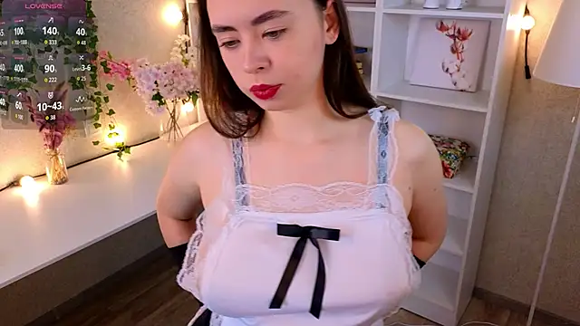 TraciMyntti online show from October 3, 1:13 am