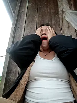 Snapshot of miumiu_00 chatting on October 24, 1:35 am miumiu 00 online show from October 24, 1:35 am