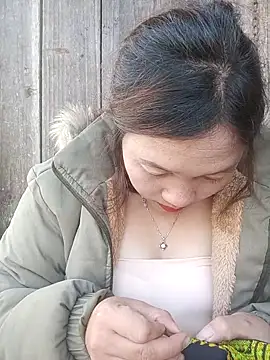 Snapshot of miumiu_00 chatting on December 1, 3:00 am miumiu 00 online show from December 1, 3:00 am